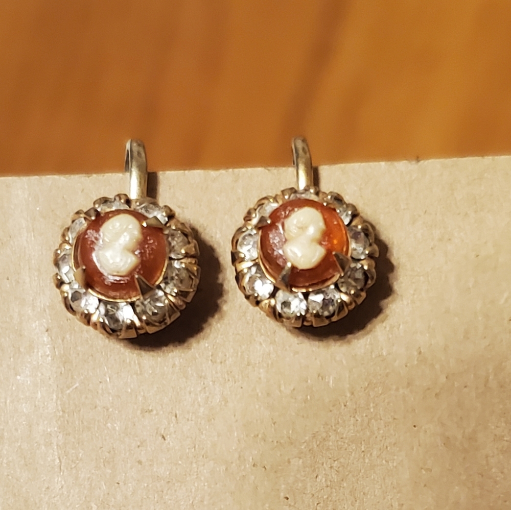 Vintage Cameo Rhinestone Screw Back Clip Earrings - Picture 4 of 10